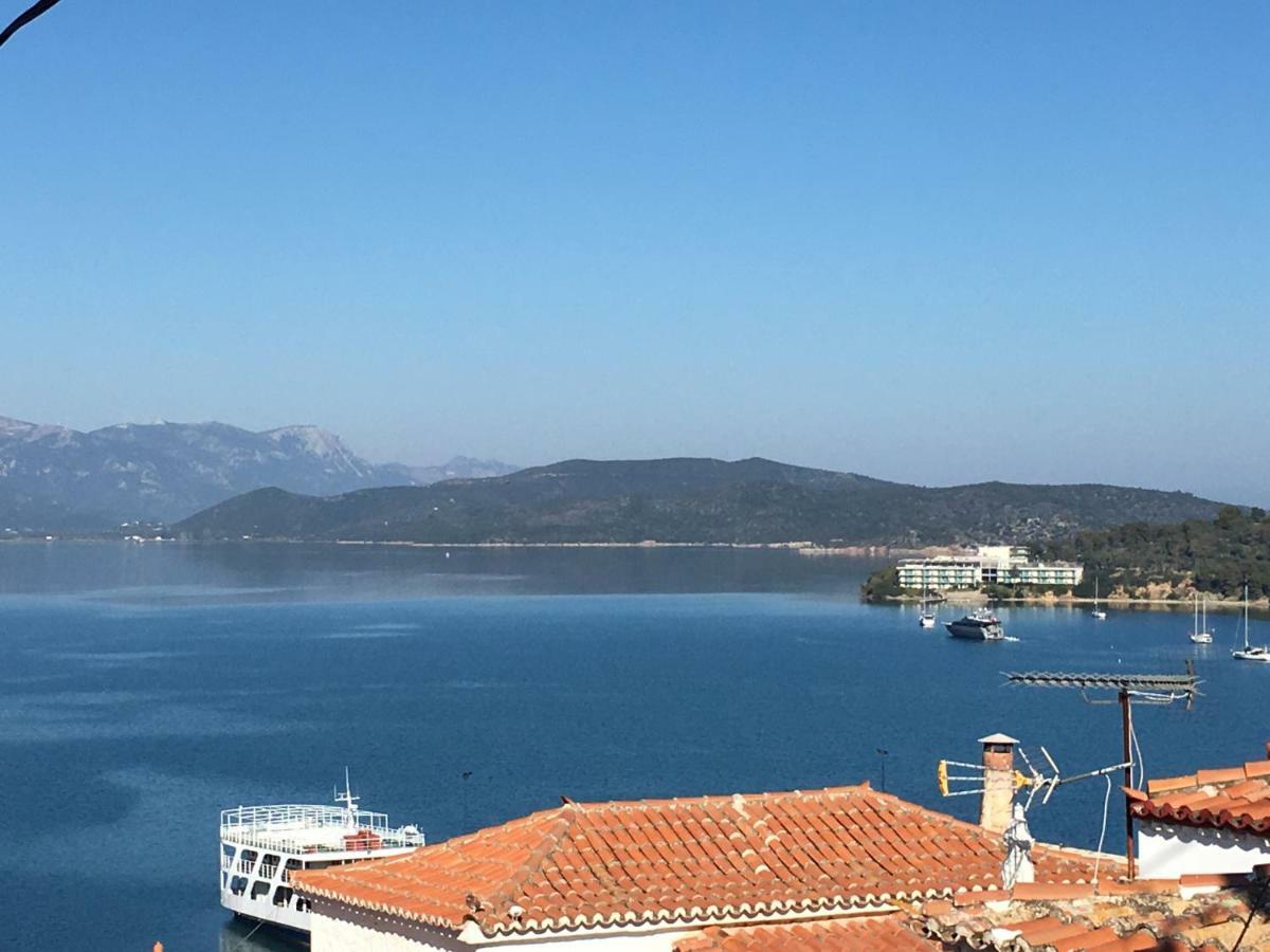 Villa @ Poros Poros Town Bagian luar foto