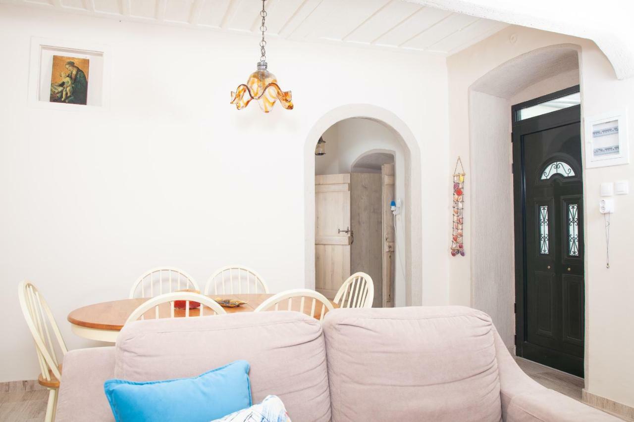 Villa @ Poros Poros Town Bagian luar foto