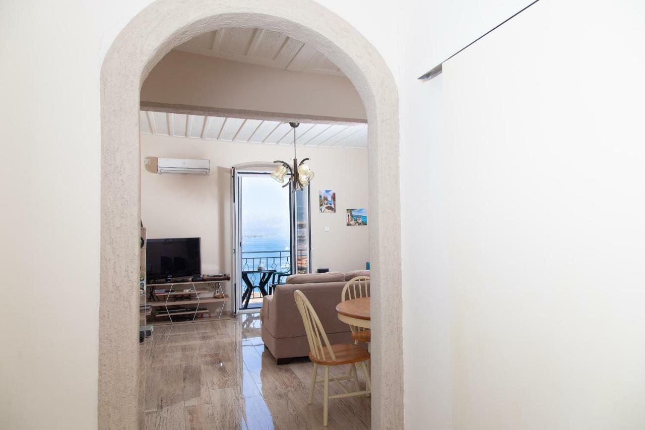 Villa @ Poros Poros Town Bagian luar foto