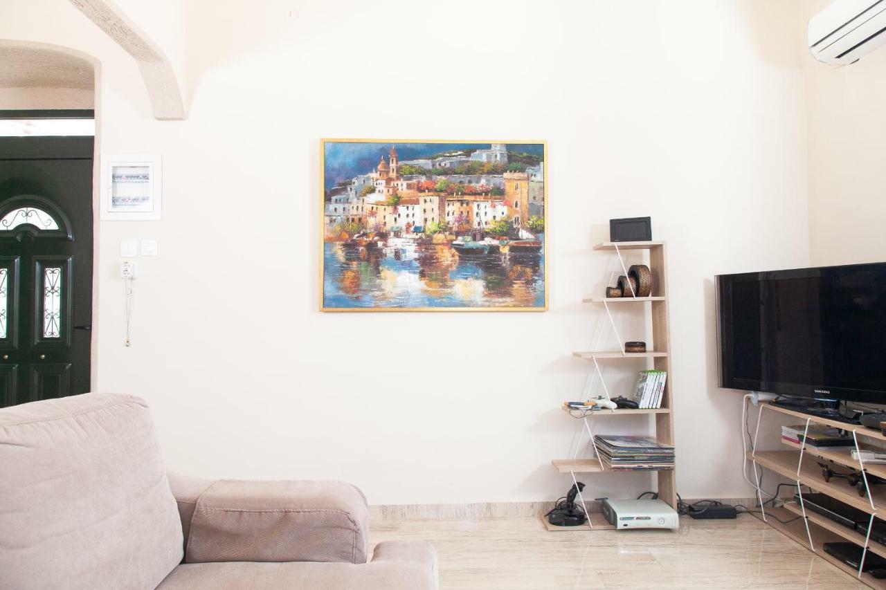 Villa @ Poros Poros Town Bagian luar foto