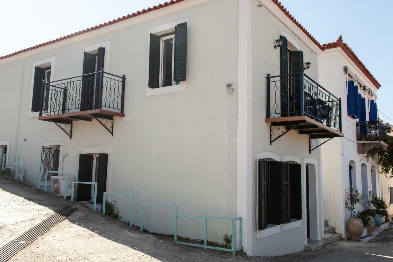Villa @ Poros Poros Town Bagian luar foto